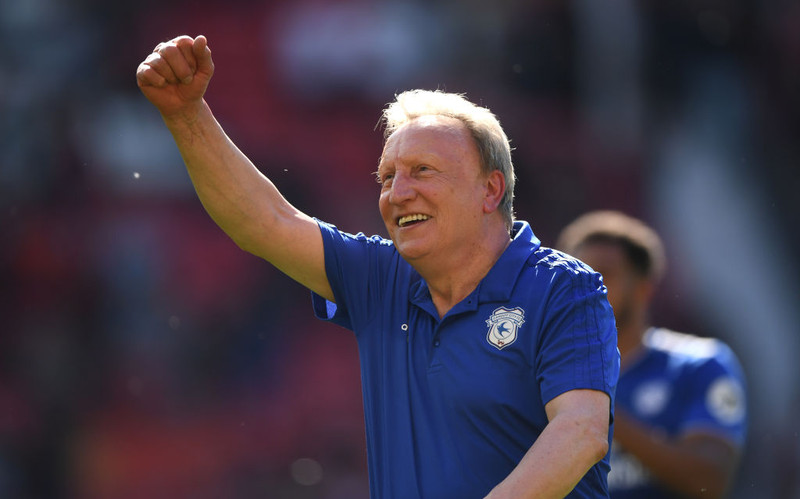 Warnock verður áfram hjá Cardiff