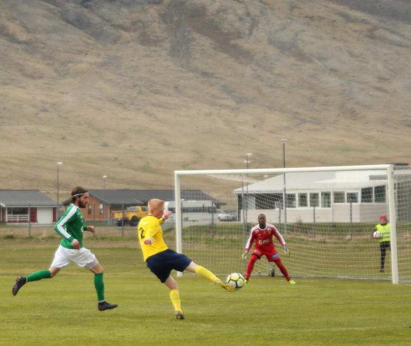 Úr leik Völsungs og Fjarðabyggð á Eskjuvelli í fyrra.
