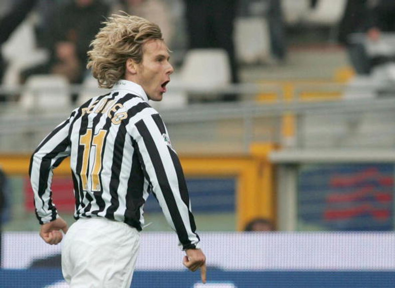 7) Pavel Nedved - Eftirminnilegt var þegar Nedved skoraði magnað mark og hjálpaði Juventus að leggja Real Madrid í undanúrslitum. Nedved fékk óþarfa gult spjald og missti af úrslitaleiknum þar sem Juve tapaði í vítakeppni gegn AC Milan.