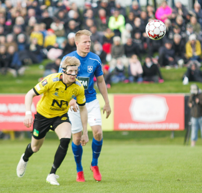 Viktor Jónsson sneri aftur á völlinn með andlitsgrímu.