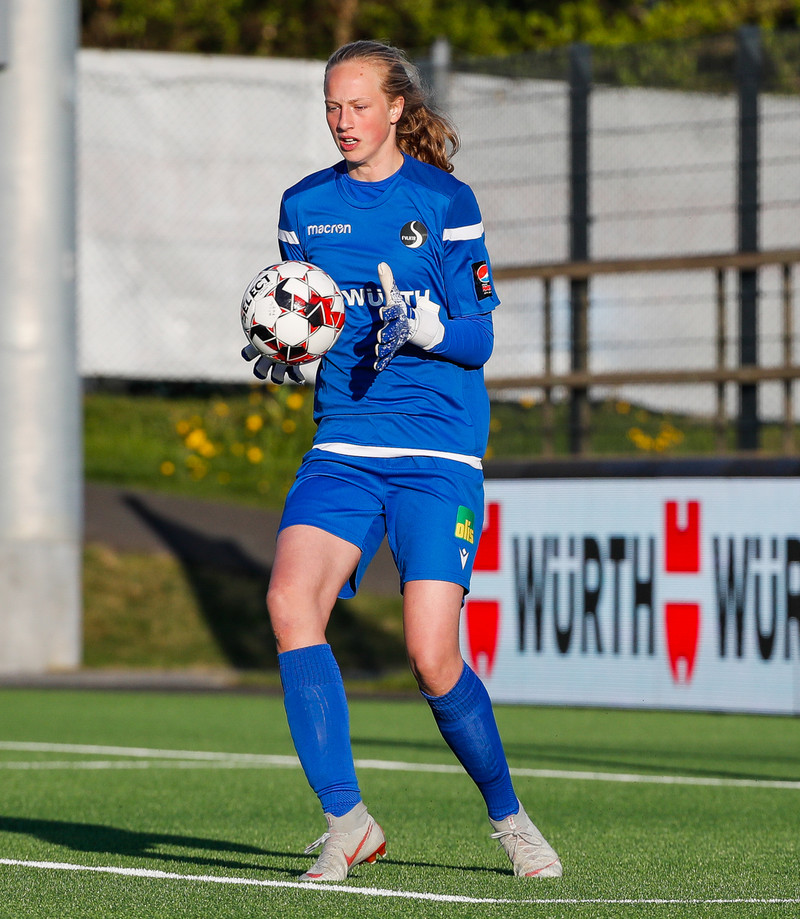 Rætt er um næsta landsliðshóp. Hin 16 ára Cecilía er nýliði í hópnum