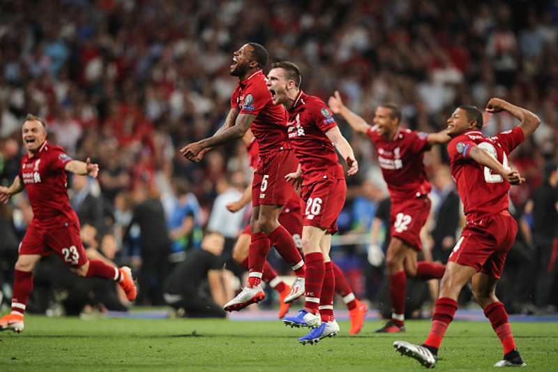 Liverpool fagnar á Wanda Metropolitano vellinum.