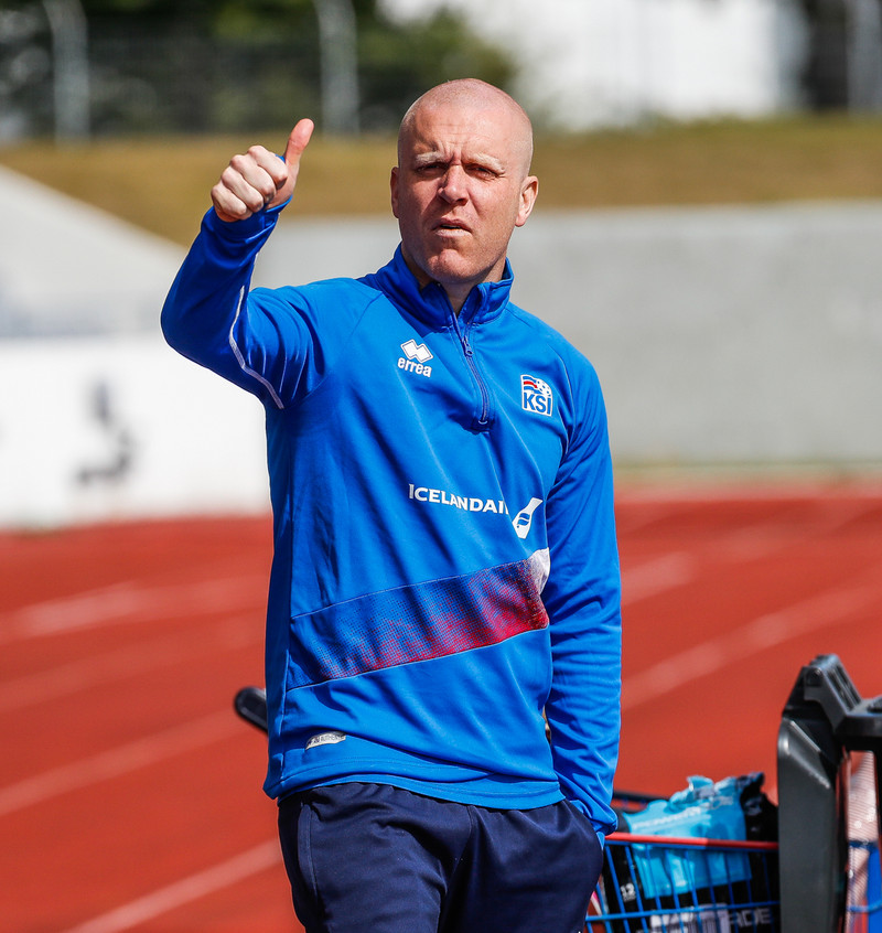 Emil kemur inn í byrjunarliðið.