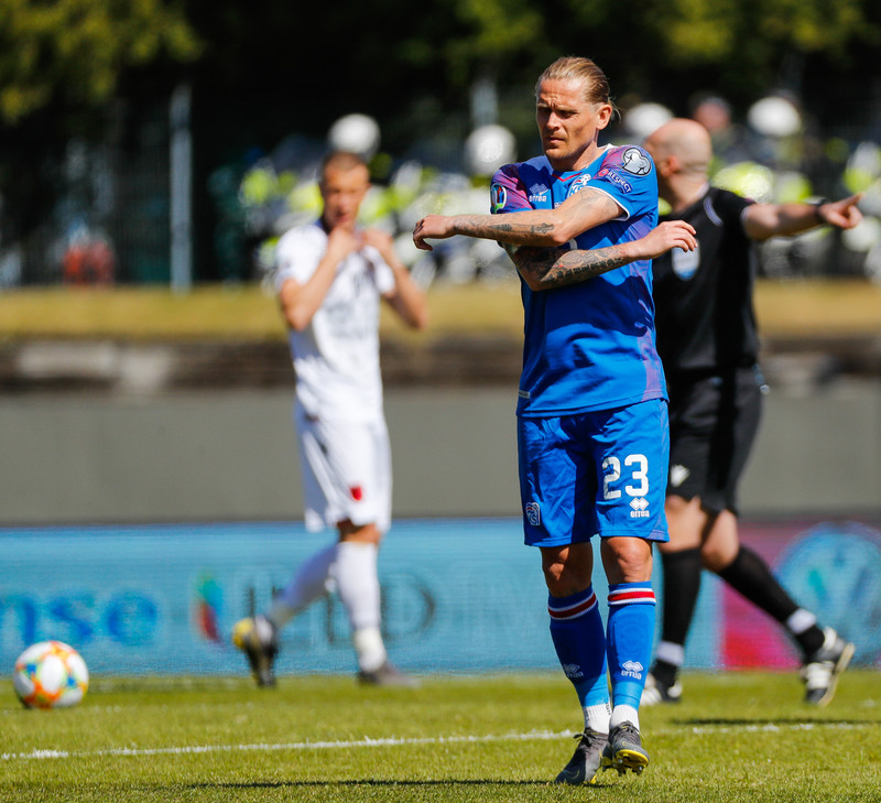 Ari Freyr Skúlason leikur með Oostende sem er í næst neðsta sæti deildarinnar.