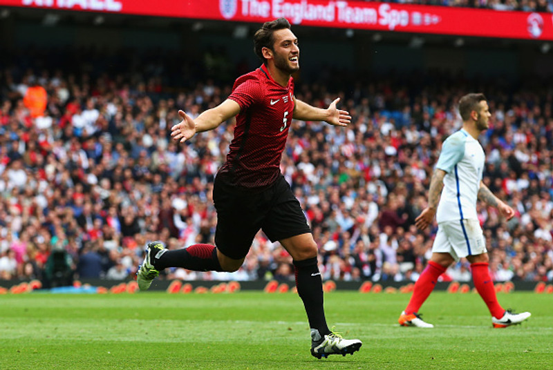 Calhanoglu kemur inn í byrjunarliðið.