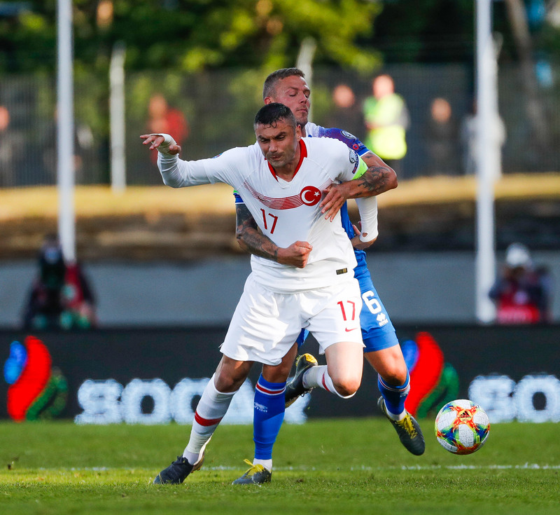 Burak Yilmaz er fyrirliði Tyrkja.