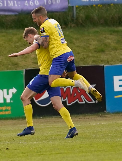 KSÍ mælir með að leikmenn og starfsmenn fagni mörkum án snertingar.