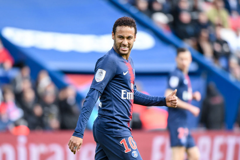 Neymar er 27 ára.