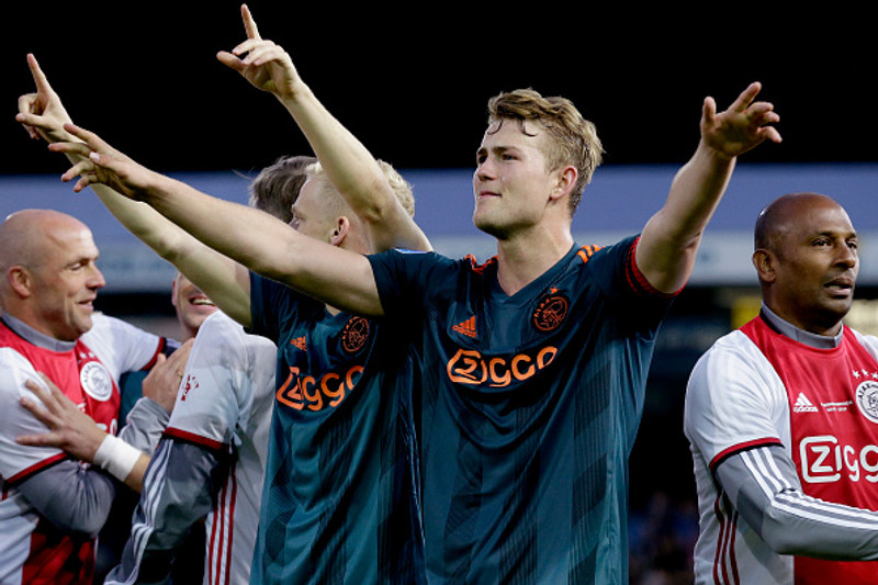 De Ligt í læknisskoðun á morgun