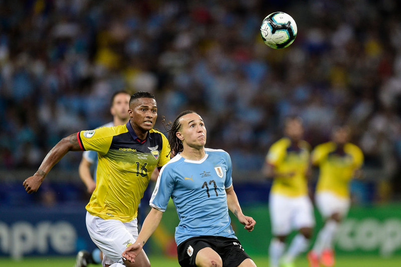 Diego Laxalt (til hægri) í landsleik með Úrúgvæ.