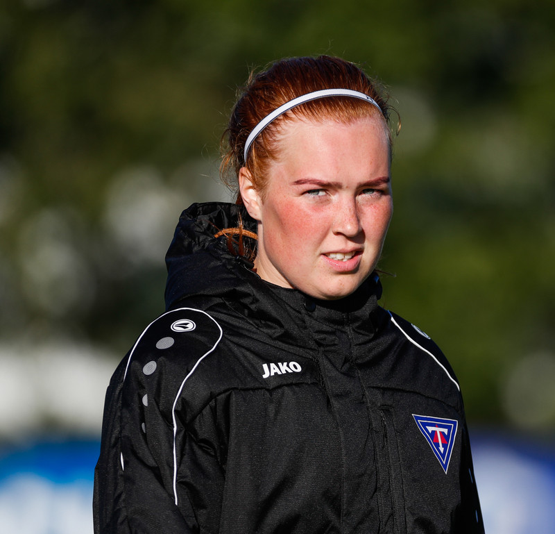 Hrafnhildur Björnsdóttir fær að fara með á eyjuna
