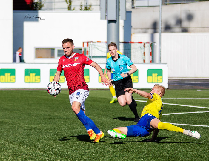 Lasse Petry leikur sinn fyrsta leik fyrir FH í kvöld. Hér er hann í leik með Val gegn KA.