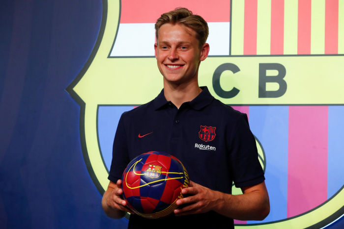 De Jong er 25 ára og hefur spilað 140 leiki á þremur árum hjá Barca.