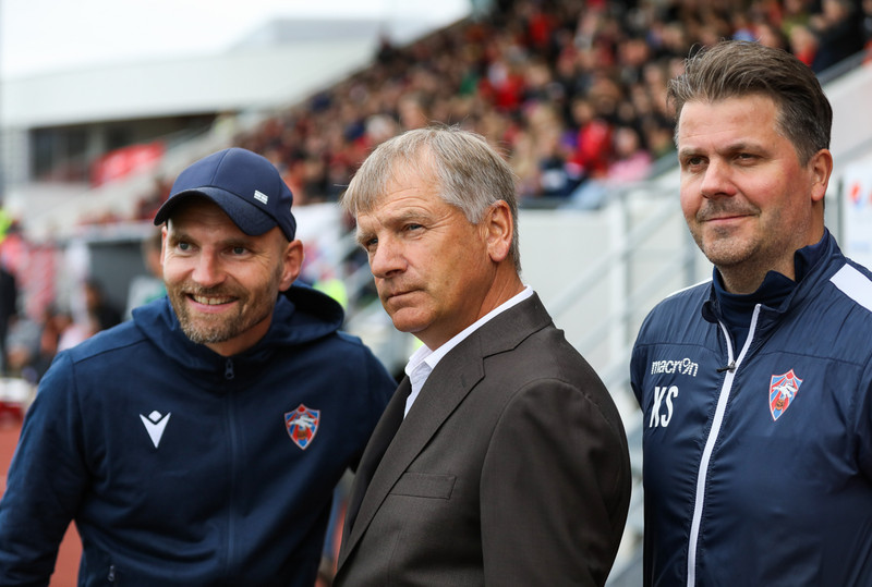 Ólafur Jóhannesson hefur verði þjálfari Vals undanfarin fimm ár með Sigurbjörn Hreiðarsson sér til aðstoðar. Kristófer Sigurgeirsson kom inn í þjálfarateymið fyrir þetta tímabil.