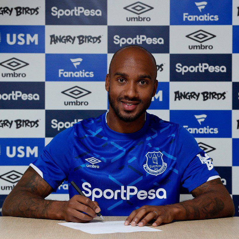 Fabian Delph leggur skóna á hilluna