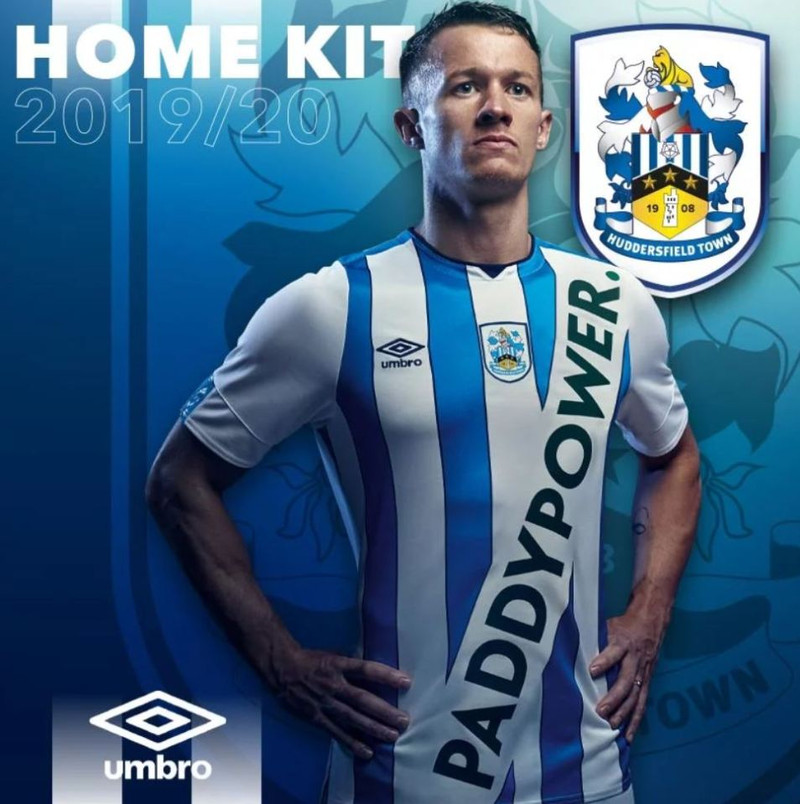 Huddersfield refsað út af nýju treyjunni?