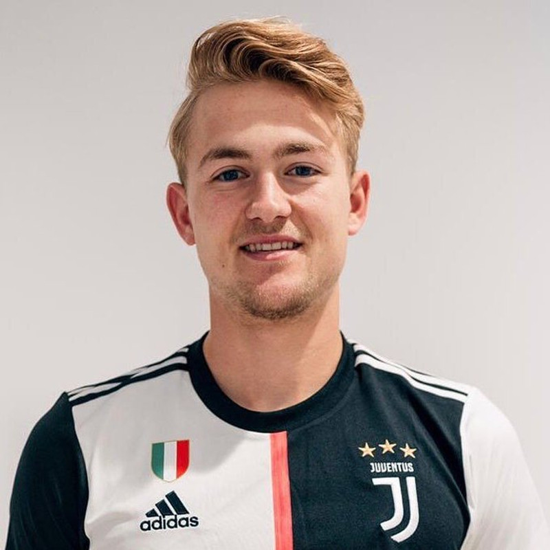 Hollenski miðvörðurinn Matthijs de Ligt var keyptur til Juventus í sumar. Juventus leikur við Parma í opnunarleiknum.