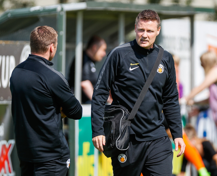 Jóhannes Karl á hliðarlínunni í dag.