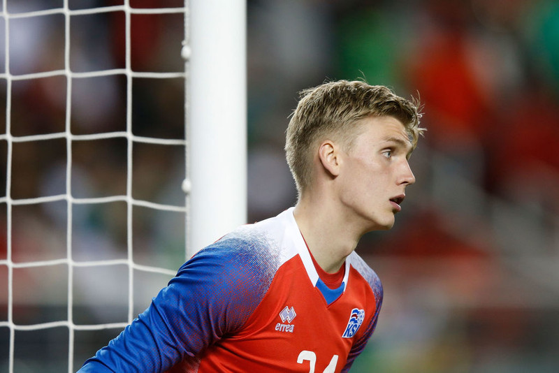 Rúnar Alex átti eina af vörslum mánaðarins í Frakklandi