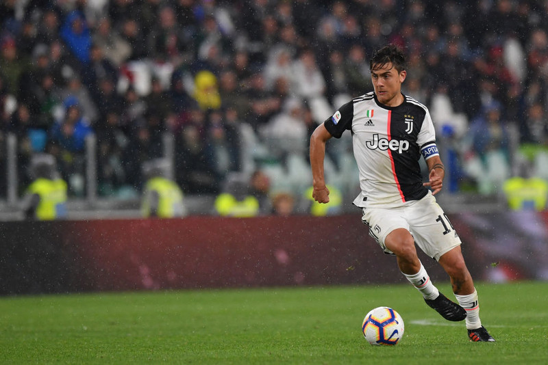 Dybala með boltann.