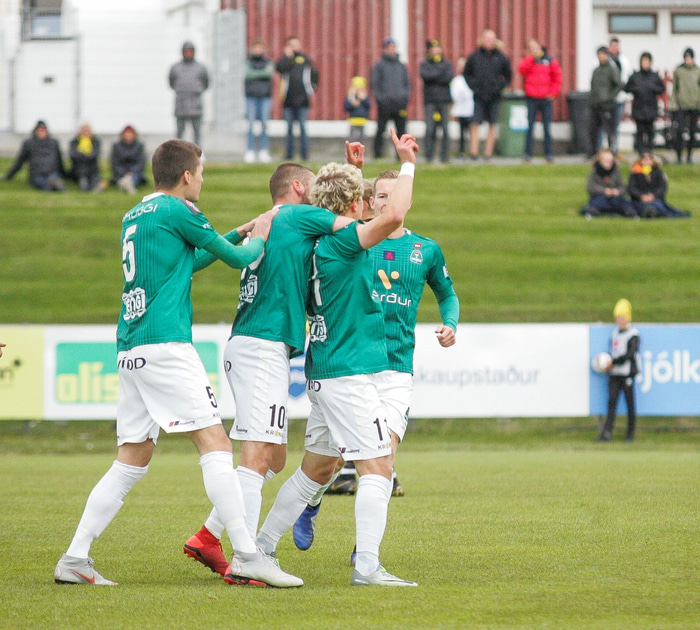 Höskuldur benti til himins þegar hann skoraði gegn ÍA í fyrra.