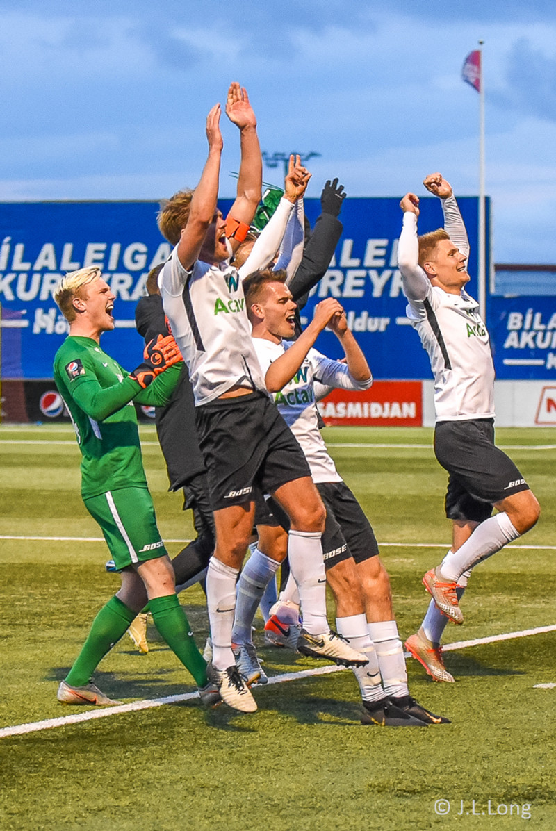 FH-ingar fögnuðu á Hlíðarenda.