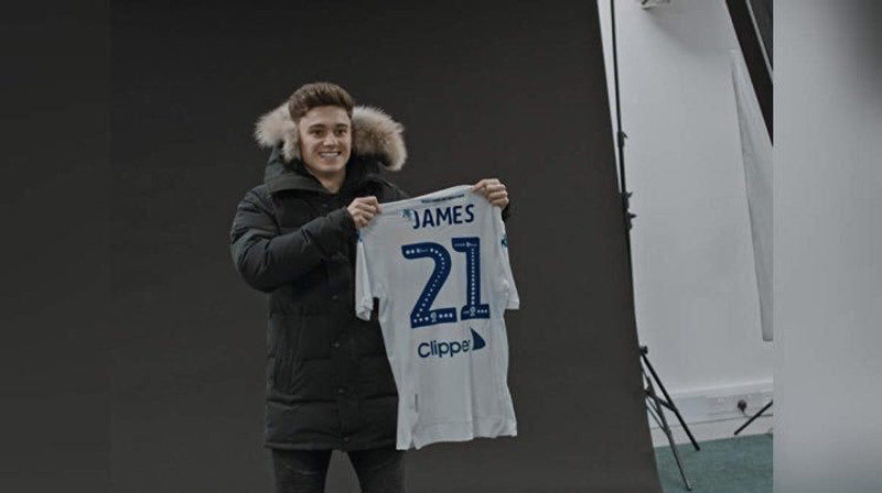 James með Leeds treyjuna.