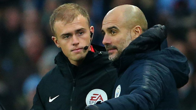 Jamie Robinson var fjórði dómari í bikarleik Manchester City og Rotherham í byrjun árs.