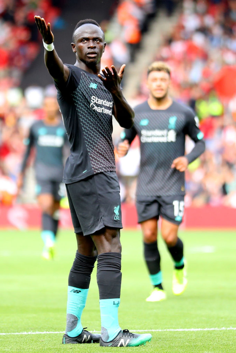 England: Liverpool vann þrátt fyrir klaufamistök Adrian