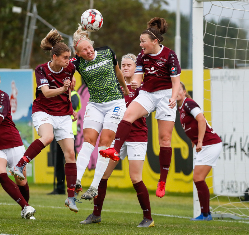 Myndaveisla: Valur sigraði Selfoss