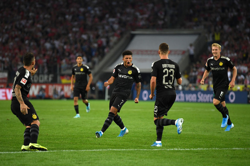 Jadon Sancho fagnar marki.