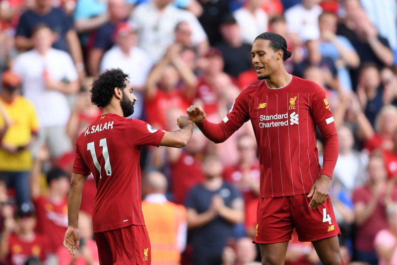 Varnarmaður: Virgil van Dijk (Liverpool) - Besti varnarmaður deildarinnar skoraði bæði mörk Liverpool í 2-1 sigrinum gegn Brighton.