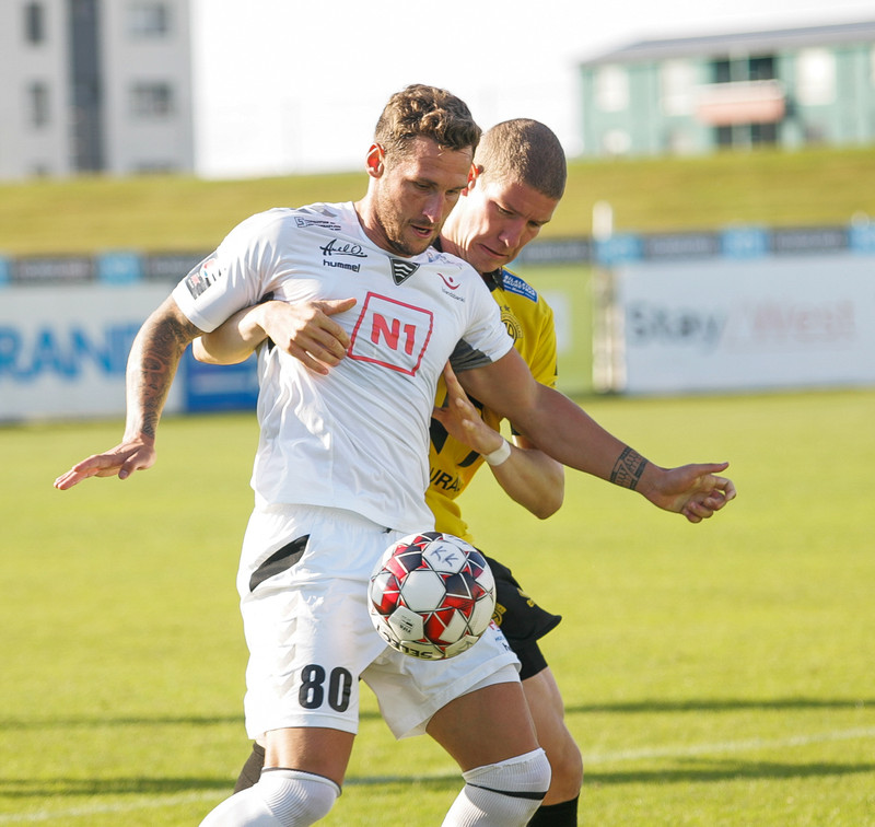 Gary Martin skoraði gegn KFS.