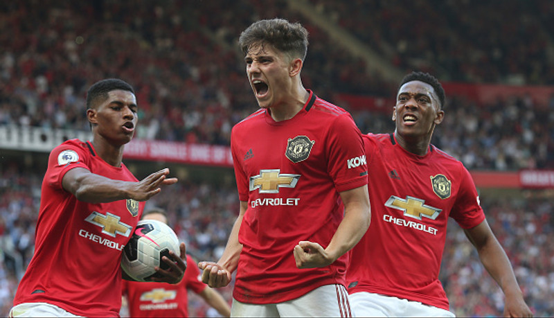 James fagnar með Martial og Rashford.