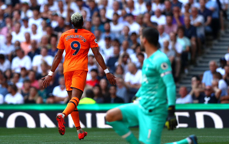 Joelinton fagnar.