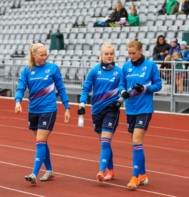 Karólína Lea Vilhjálmsdóttir, Guðný og Hlín Eiríksdóttir.