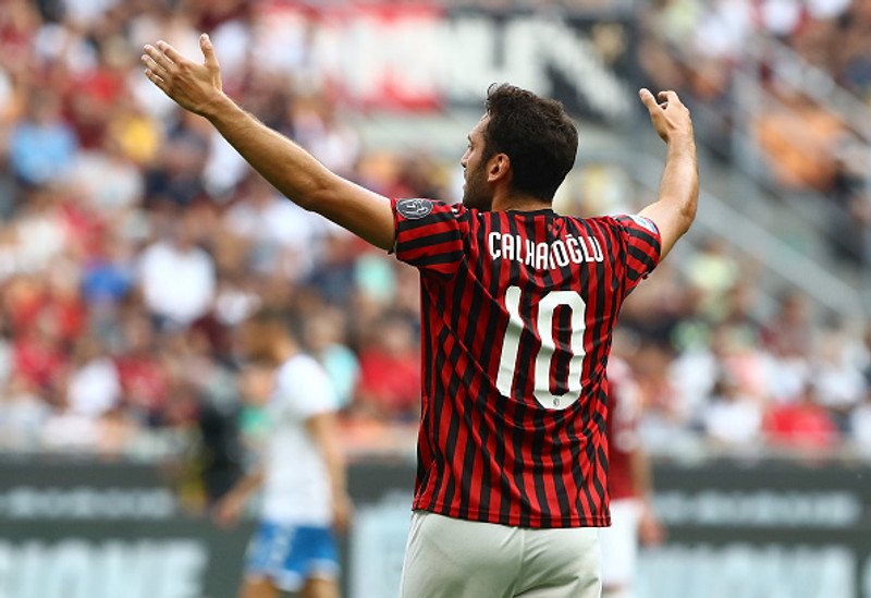 Calhanoglu yfir síkið og gengur í raðir Inter (Staðfest)