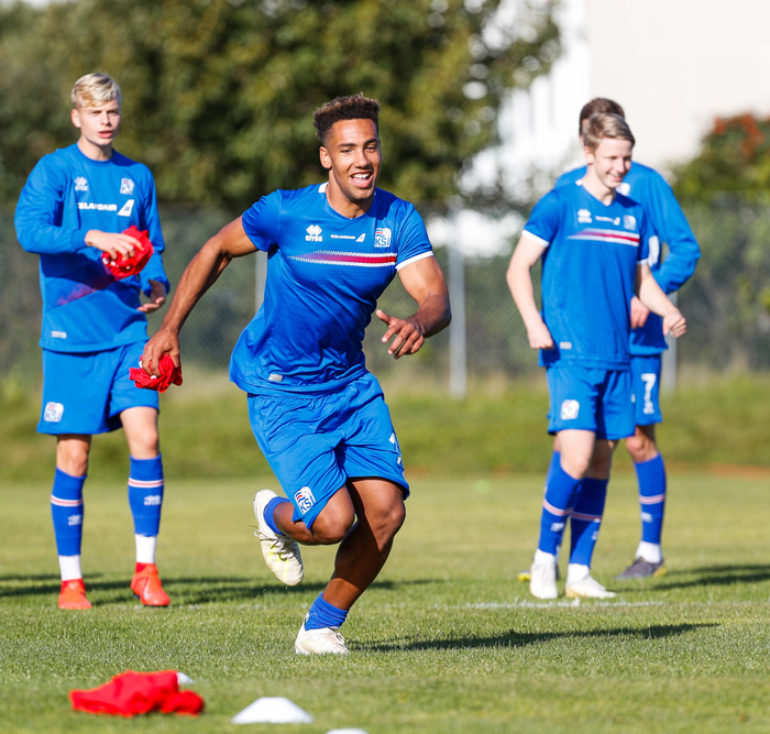 Í öllum landsliðshópum sem ég hef verið í þá finnst mér alltaf allir leikmennirnir vera tilbúnir í að hlaupa úr sér lungun fyrir hvern annan.