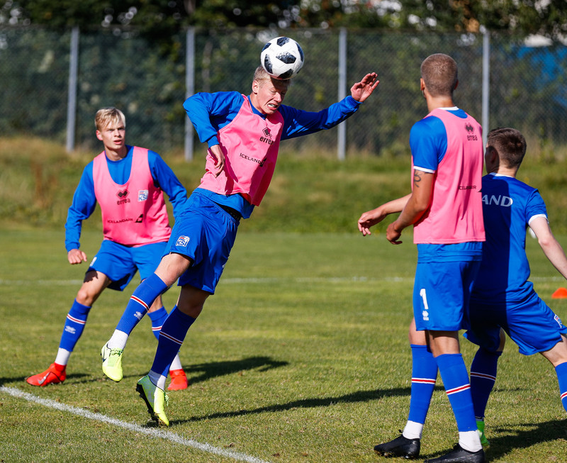 Þeir lágu á okkur allan leikinn og komust alltaf yfir. Við náum alltaf að jafna og leikurinn endaði 3-3. Þeir vinna síðasta leikinn og bæði lið fara áfram í lokakeppnina.