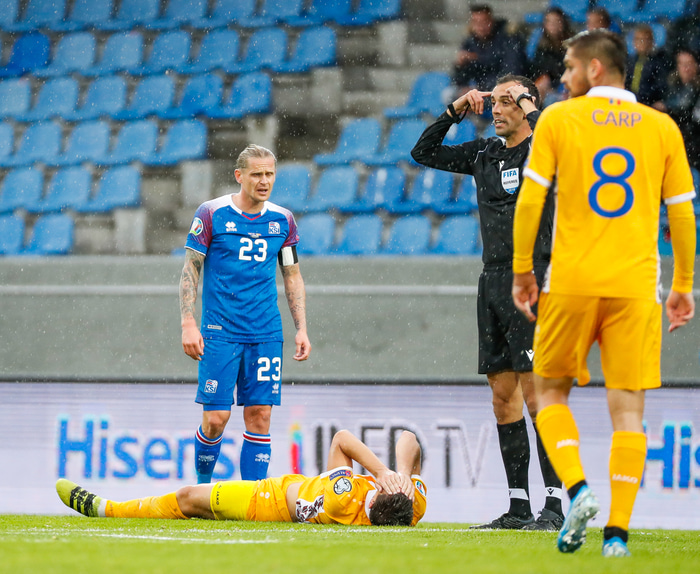 Ari Freyr Skúlason var mjög öflugur í vinstri bakverðinum.