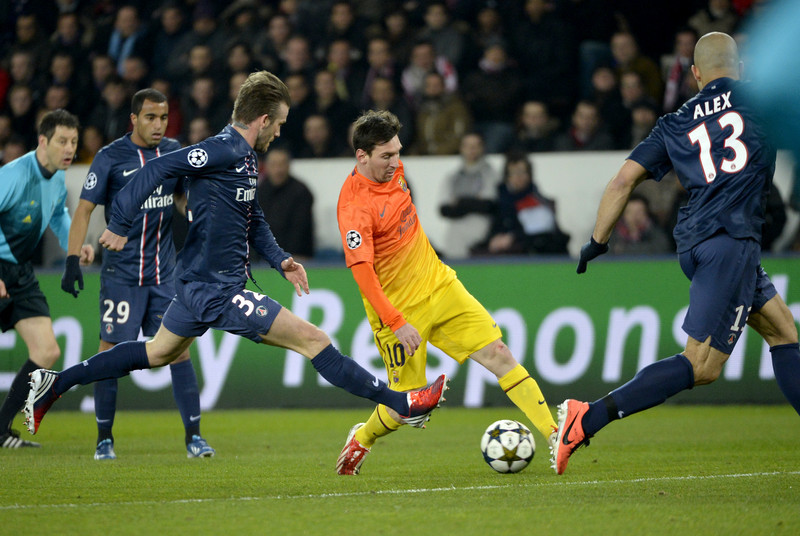 David Beckham í baráttunni við Lionel Messi