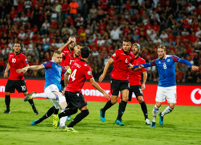 Myndaveisla frá tapinu í Albaníu í gær