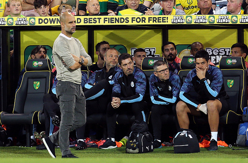 Guardiola þungur í brún á hliðarlínunni.