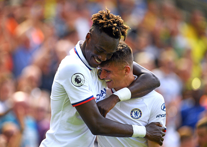 Mason Mount og Tammy Abraham.