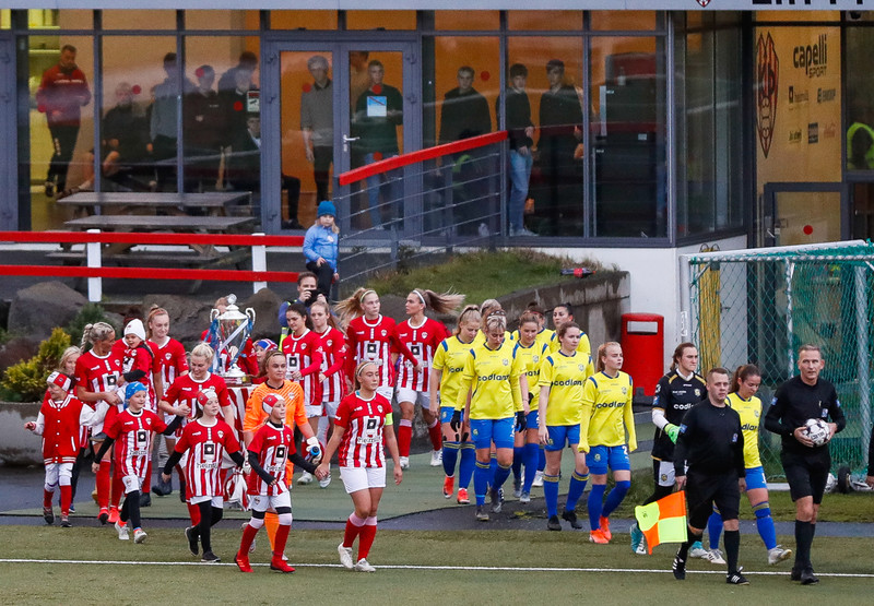 Myndaveisla: Þróttur hampar bikarnum í Inkasso-kvenna