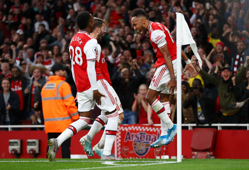 Arsenal heimsækir Manchester United.