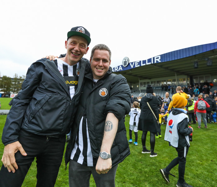 Páll Sævar vallarþulur og Bóas í stuði.