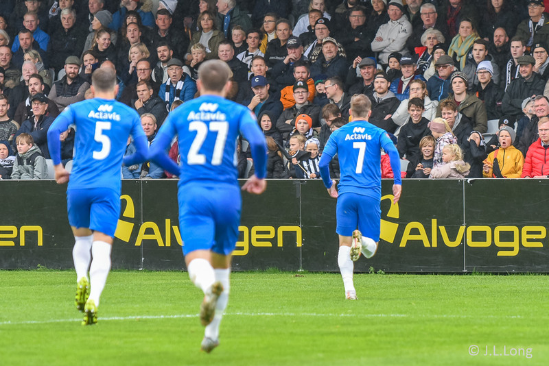 FH mætir Þrótti.