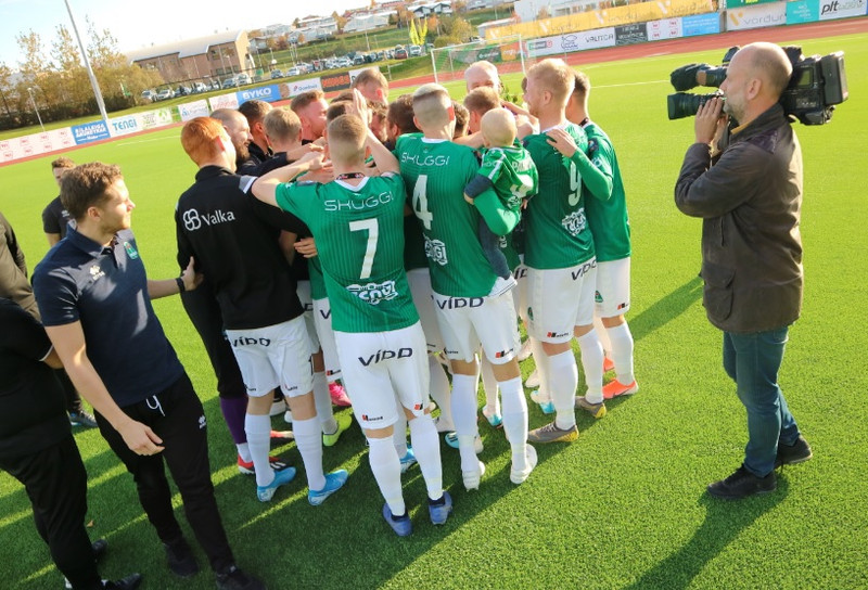 Leikmenn Breiðabliks gáfu Gústa hópknús