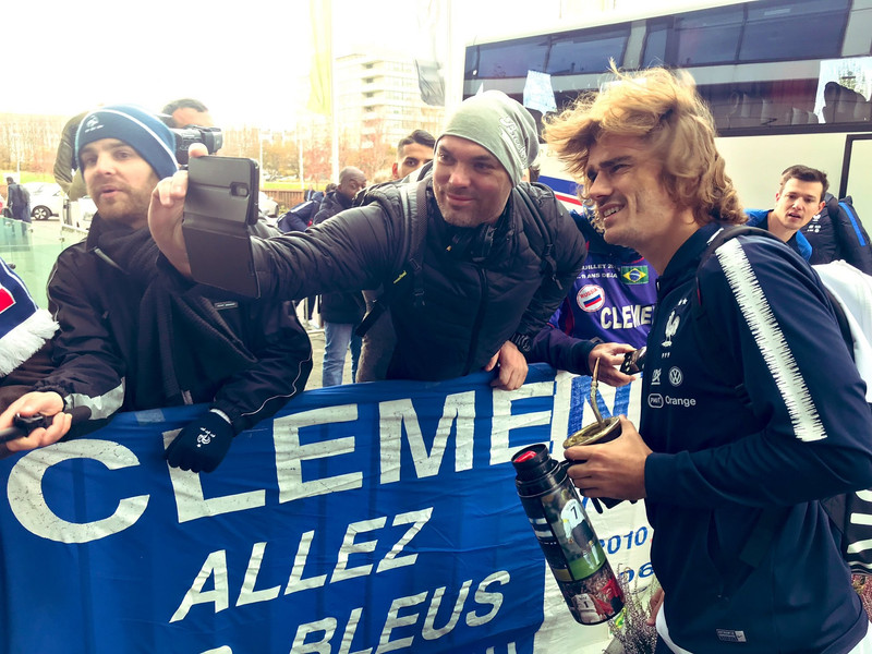 Hárið á Griezmann nýtur sín vel í íslenska rokinu.